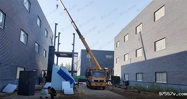 1697442180(1) 1697442180(1)